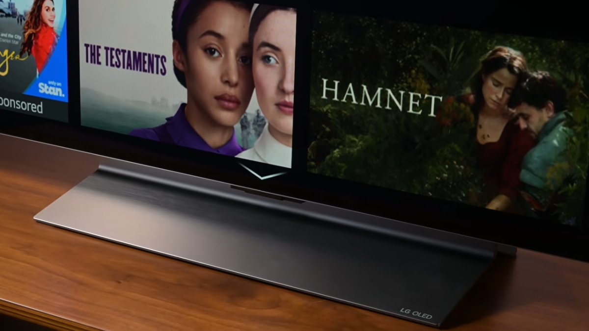 Đánh giá LG OLED Evo C6 với chân đế kim loại chắc chắn và hỗ trợ lắp đặt treo tường
