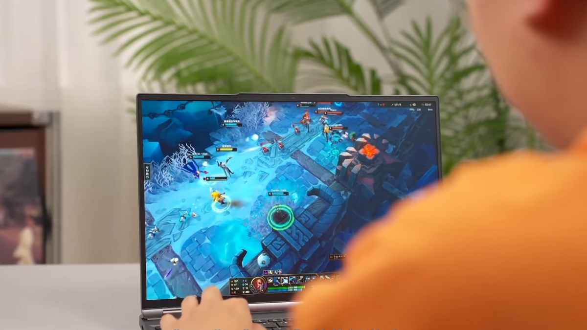 Đánh giá tổng thể Machenike Dawn 16 Ultra với thiết kế kim loại, màn hình 16 inch 300Hz, CPU Intel Core Ultra 7 255HX, GPU RTX 5060 và SSD Changjiang PC450