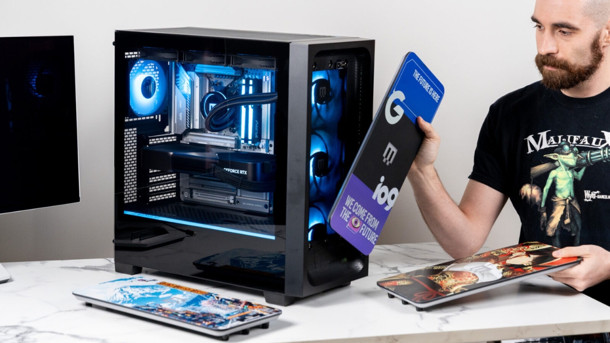 Đánh giá Maingear MG-1 (2026): Mặt trước sử dụng cơ chế nam châm, hỗ trợ thay đổi tấm ốp dễ dàng.