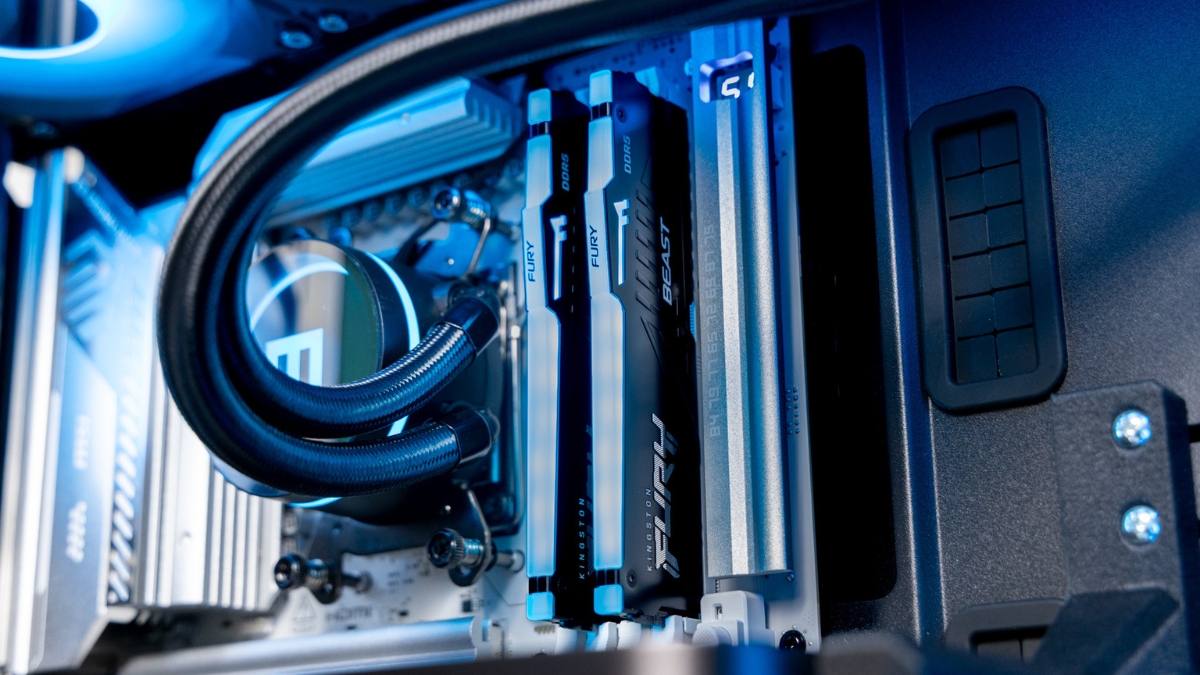 Đánh giá Maingear MG-1 (2026): Hệ thống dây cáp được giấu phía sau bo mạch chủ.