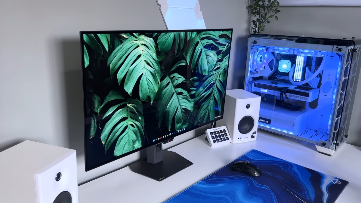 Đánh giá màn hình ASUS ROG Strix XG32UCWMG 32 inch, tấm nền WOLED, độ phân giải 4K, tần số quét 240Hz, thiết kế hiện đại cho game thủ và nhà sáng tạo nội dung.
