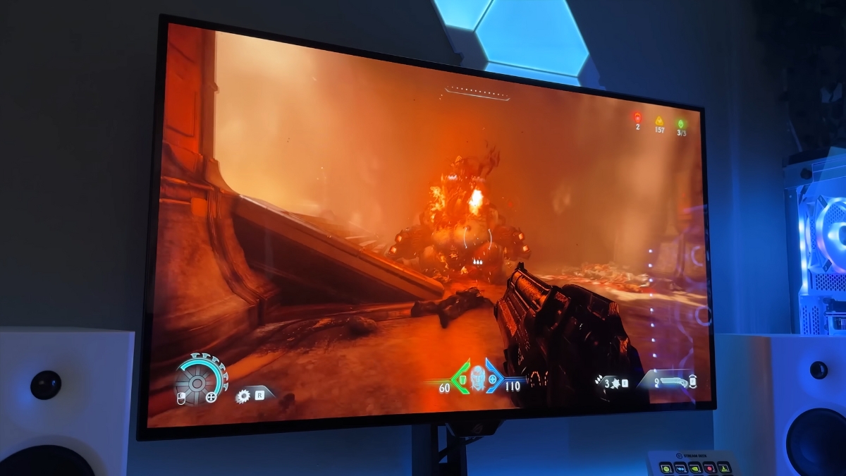 Đánh giá màn hình ASUS ROG Strix XG32UCWMG khi chơi game đồ họa nặng như Cyberpunk 2077, Black Myth: Wukong, God of War Ragnarok, màu sắc sống động, độ tương phản cao, chi tiết sắc nét.