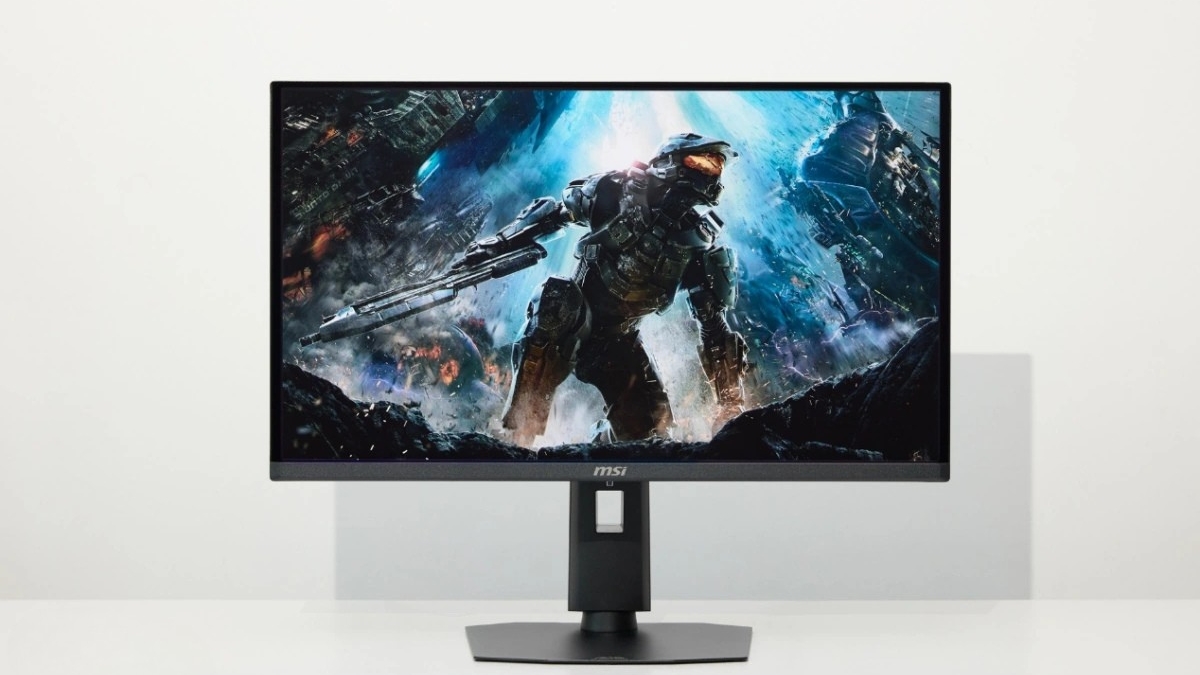 Đánh giá màn hình MSI MAG 271QPX32 OLED sở hữu thiết kế viền mỏng 4.7mm, lớp phủ chống phản xạ 3H và tấm nền QD-OLED cao cấp.