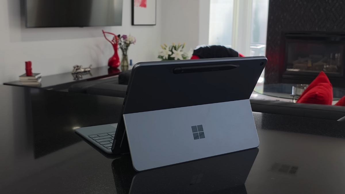 Đánh giá Microsoft Surface Pro 12 (2025): Thiết kế 2 trong 1, lựa chọn tối ưu cho văn phòng di động