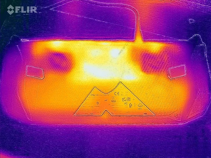 Đánh giá MSI Claw A8 – nhiệt độ bề mặt mặt sau khi thiết bị hoạt động ở tải cao