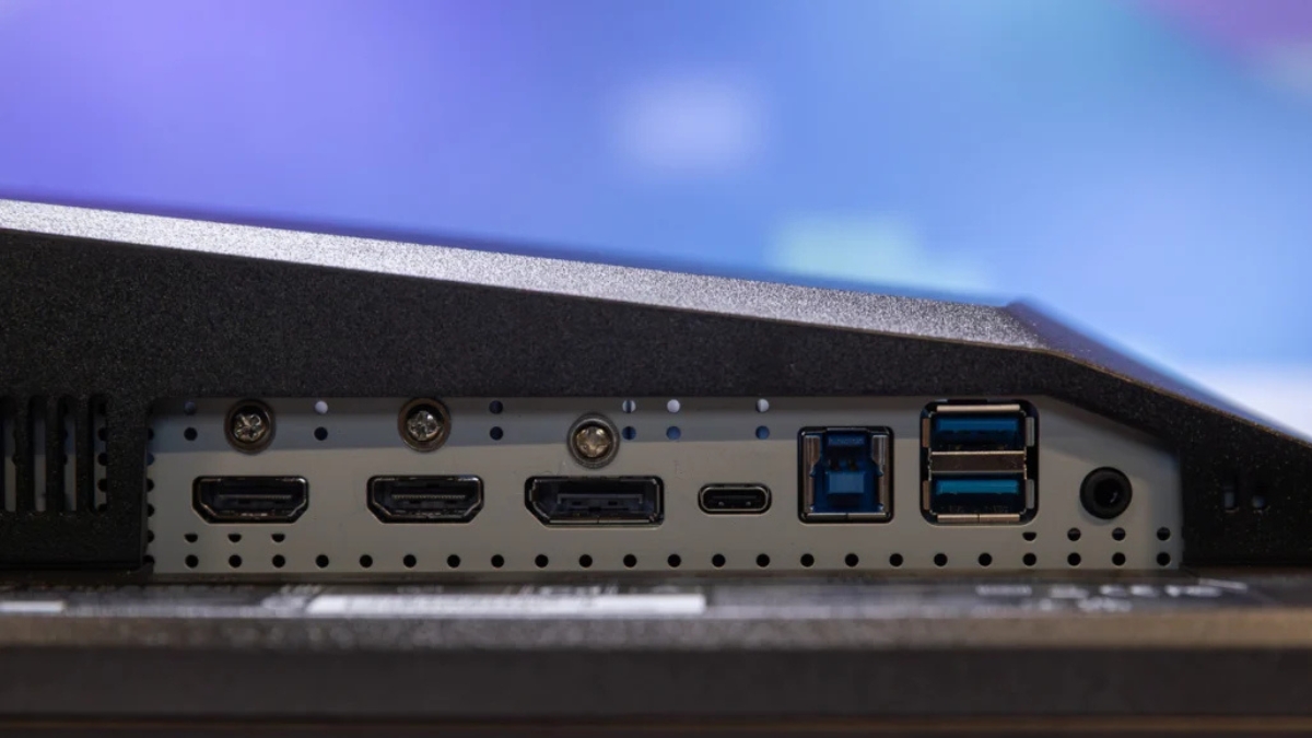 Đánh giá MSI MPG 271QR QD-OLED X50 với hệ thống cổng kết nối HDMI 2.1, DisplayPort 2.1 và USB-C