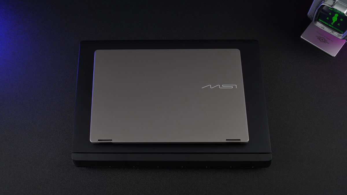 Đánh giá MSI Prestige 14 Flip AI+ tổng thể thiết kế laptop 2 trong 1 mỏng nhẹ xoay gập linh hoạt