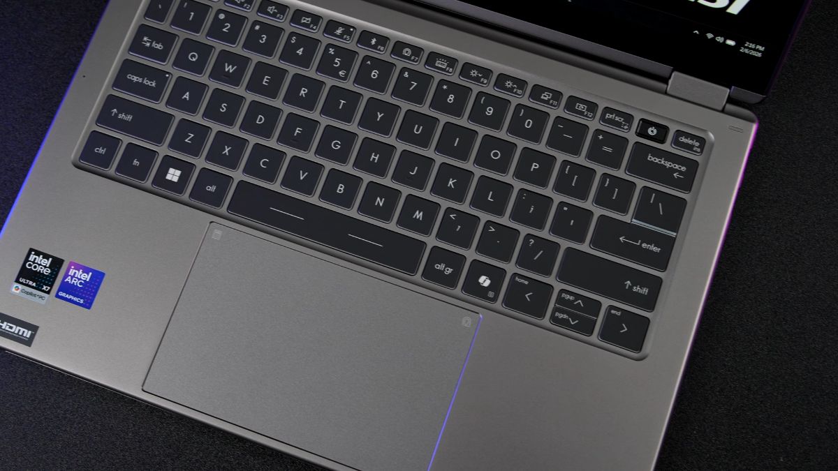 Đánh giá MSI Prestige 14 Flip AI+ bàn phím có đèn nền và touchpad hỗ trợ cảm biến vân tay
