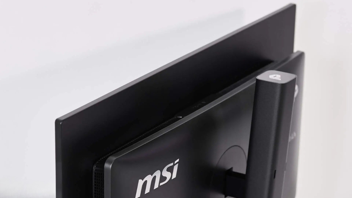 Đánh giá MSI PRO MAX 4K OLED sử dụng thiết kế nguồn tích hợp bên trong màn hình