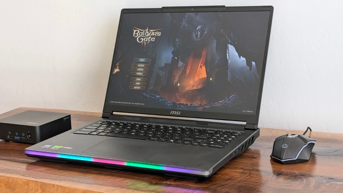 Đánh giá MSI Raider 16 Max HX với thiết kế kim loại nhám đậm chất gaming