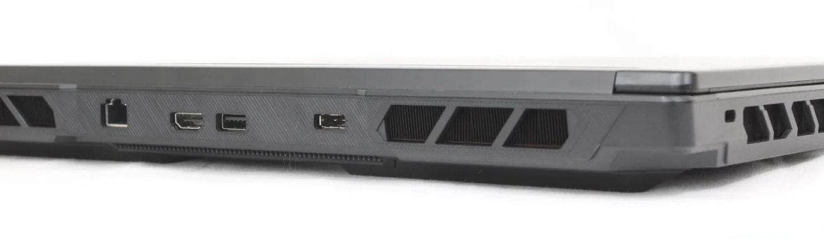 Đánh giá MSI Raider 16 Max HX với cổng kết nối phía sau được bố trí khoa học