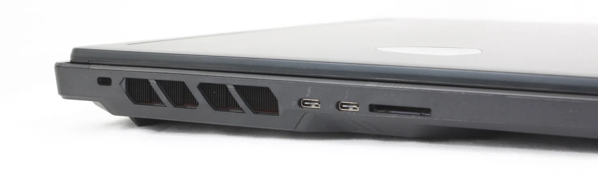 Đánh giá MSI Raider 16 Max HX với cổng Thunderbolt 4 và đầu đọc thẻ SD