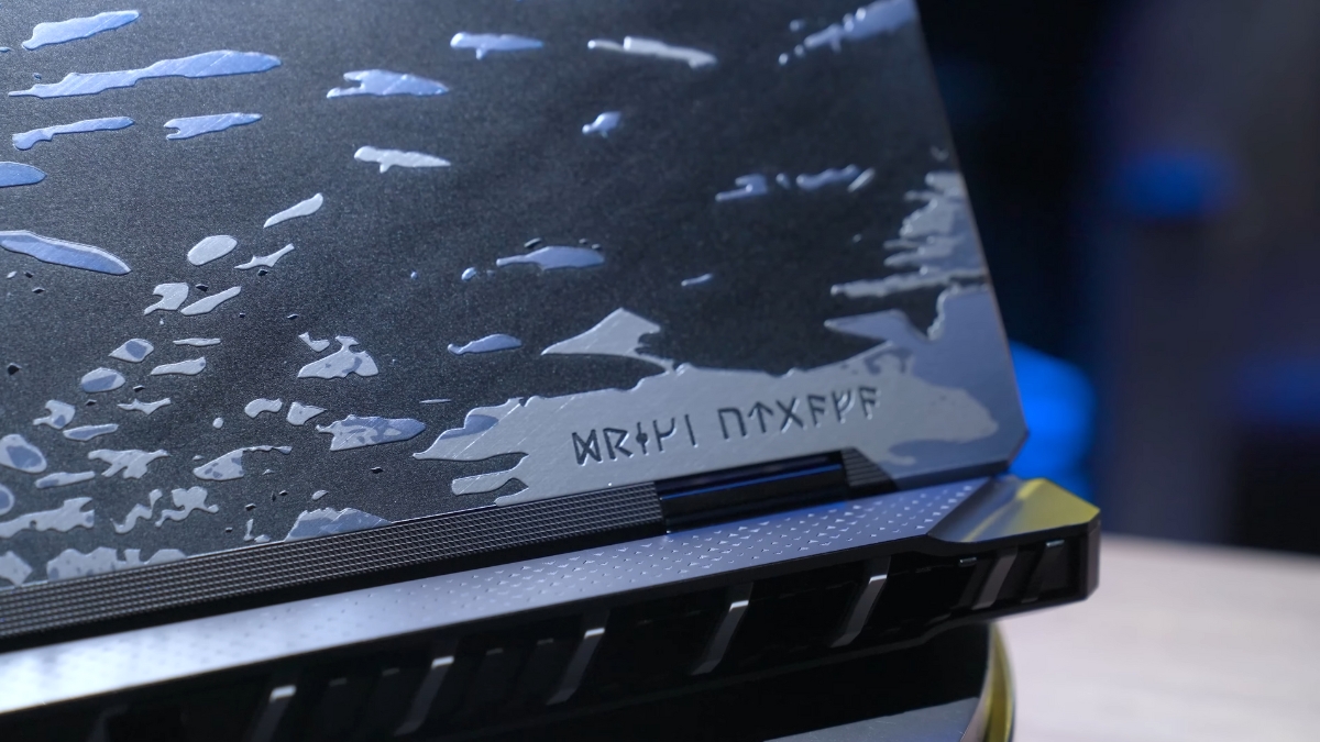 Đánh giá MSI Titan 18 Ultra Dragon Edition – chi tiết rune Bắc Âu và logo RGB trung tâm