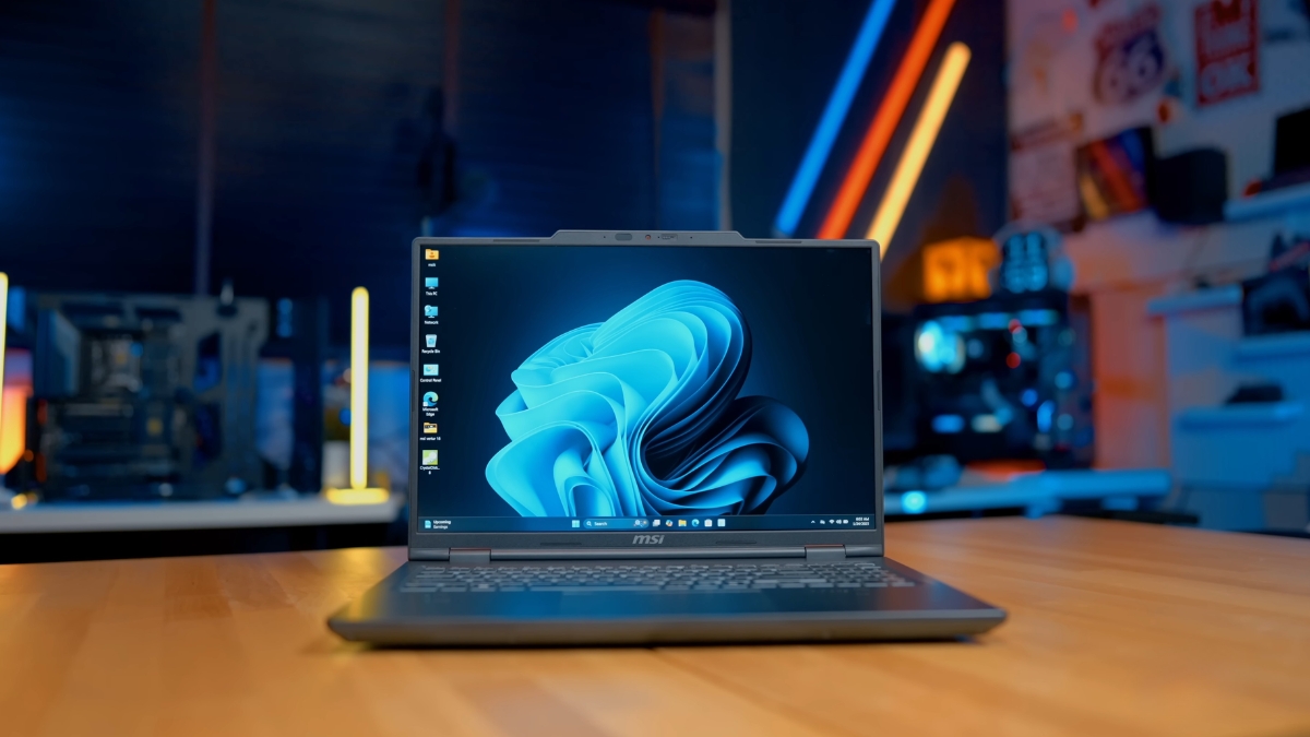 Đánh giá MSI Venture 16 AI A2HMTG laptop AI văn phòng thiết kế xám linh hoạt