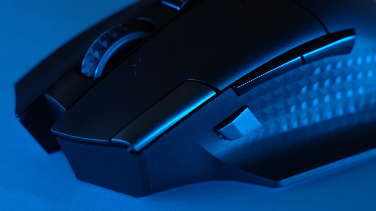 Đánh giá MSI Versa Pro Wireless + Mouse Dock Pro – Nút chính micro-switch quang OMRON với tuổi thọ cao và thao tác chính xác