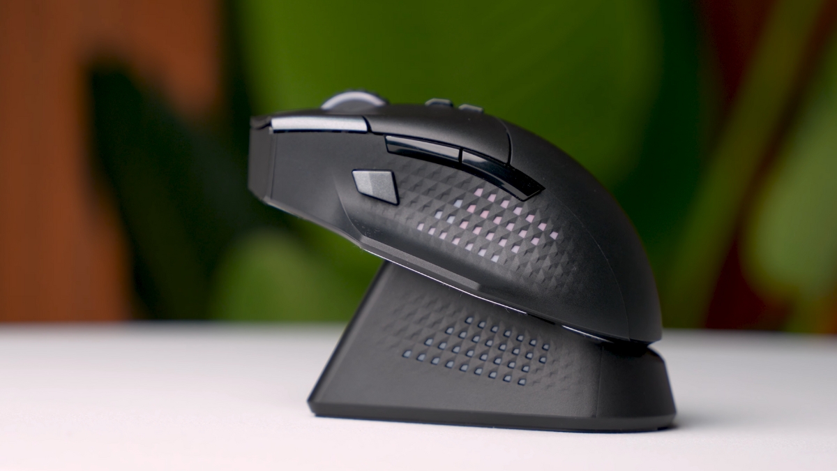 Đánh giá MSI Versa Pro Wireless + Mouse Dock Pro – Chuột gaming cao cấp với thiết kế ergonomic, 13 nút, PixArt PAW-3395 và LED RGB