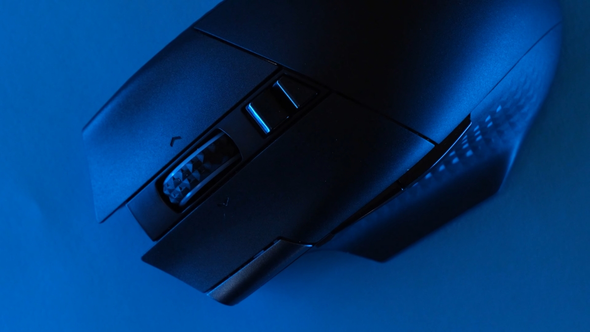 Đánh giá MSI Versa Pro Wireless + Mouse Dock Pro – Scroll wheel 4 hướng với nút chuyển chế độ cuộn và thay đổi LED