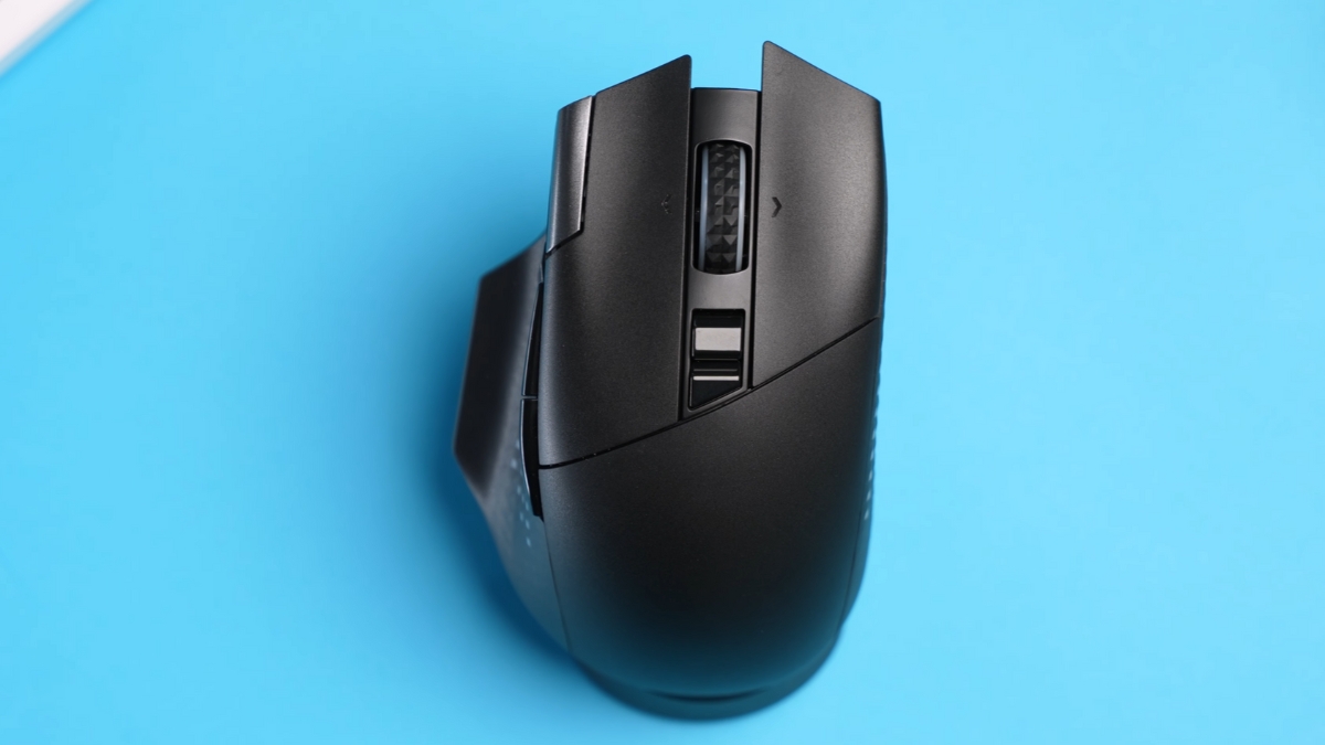 Đánh giá MSI Versa Pro Wireless + Mouse Dock Pro – Chuột kích thước 129 x 80 x 44 mm với thiết kế ergonomic và trọng lượng 98 g