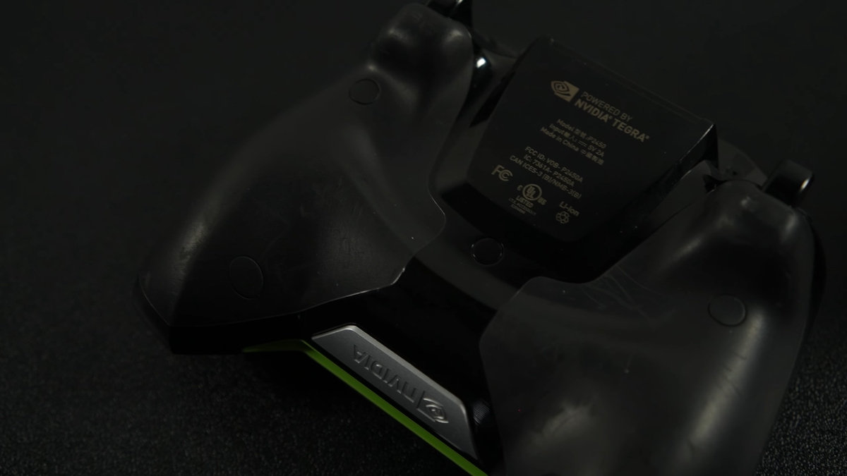 Đánh giá NVIDIA Shield Portable bố trí nút bấm analog stick và d pad trên tay cầm