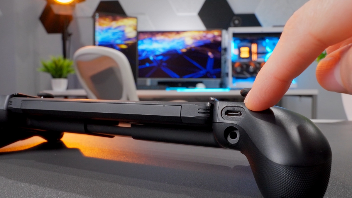 Đánh giá Razer Kishi V3 Pro có cổng kết nối USB-C và giắc cắm 3,5 mm, kèm theo thiết kế di động hạn chế.