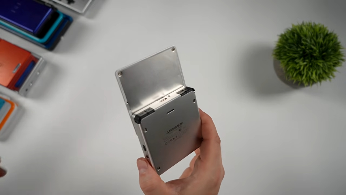 Đánh giá RG Rotate với cụm trigger thay thế cùng hệ thống loa đặt ở mặt lưng