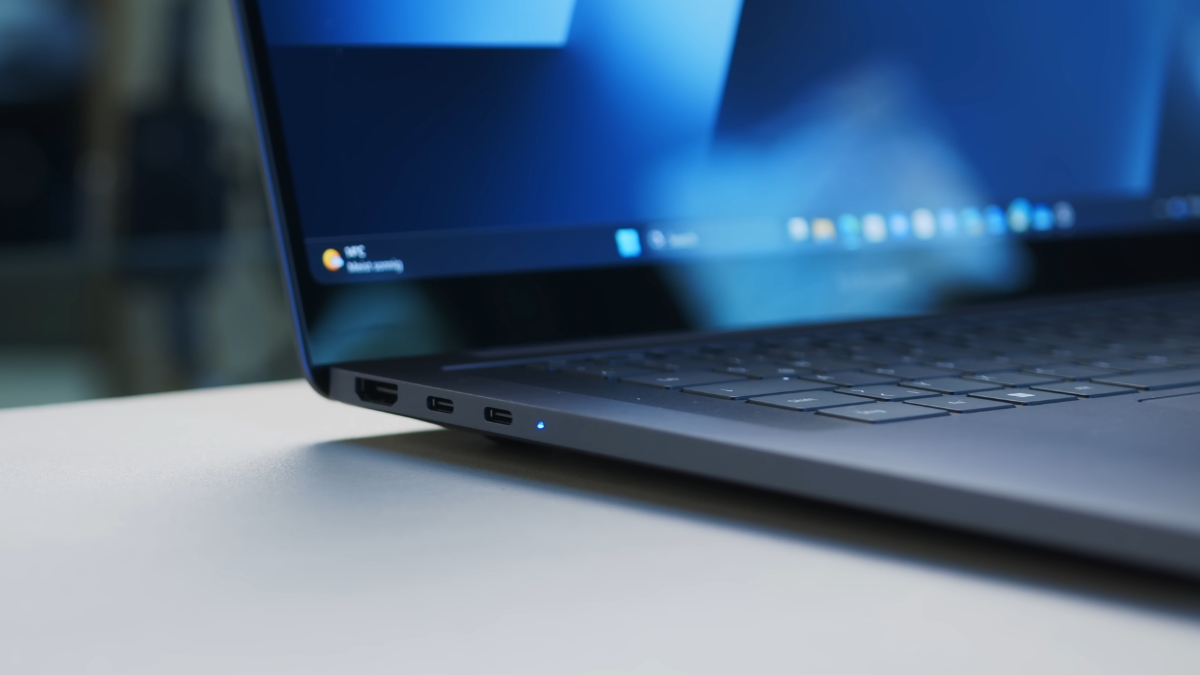 Đánh giá Samsung Galaxy Book6 Ultra với cổng HDMI 2.1 và USB-C Thunderbolt 4