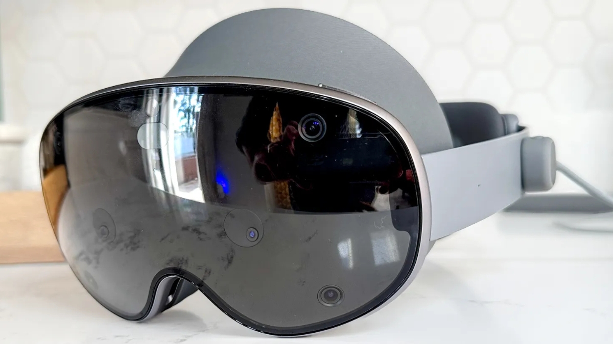 Đánh giá Samsung Galaxy XR: thiết kế nhẹ, thoải mái, giá $1,799 (~45,000,000 ₫), trải nghiệm AR/VR tiềm năng nhưng còn hạn chế về ứng dụng và phần mềm.