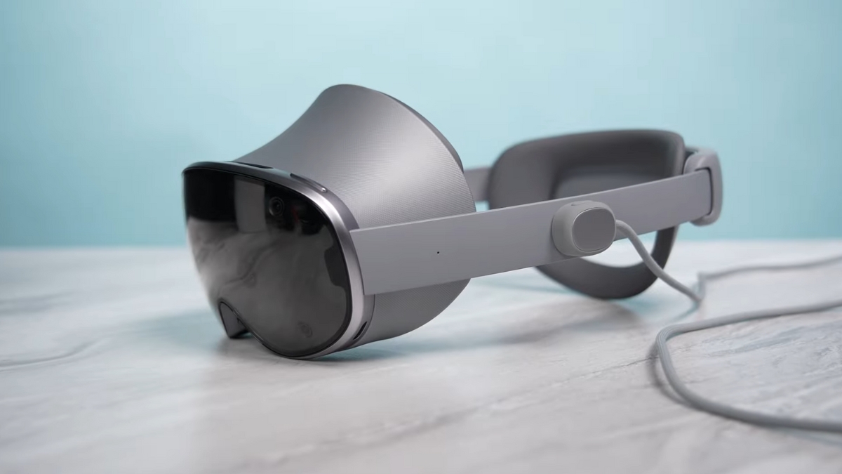 Đánh giá Samsung Galaxy XR: kính AR/VR với vòng chỉnh, miếng đệm trán và tấm chắn sáng, thiết kế nhựa.