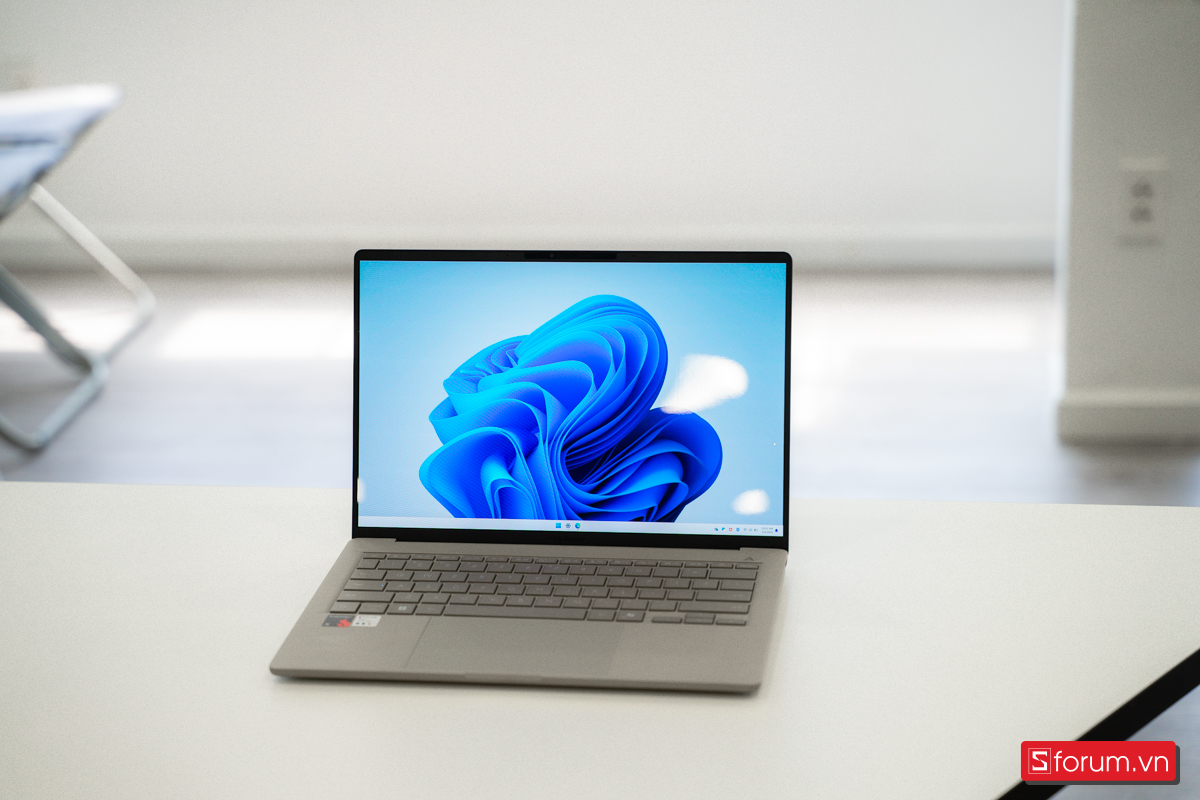 Laptop ASUS Zenbook A14 UX3407QA với pin siêu dài, sử dụng liên tục đến 32 giờ xem video offline và 10–12 giờ thực hiện tác vụ nặng