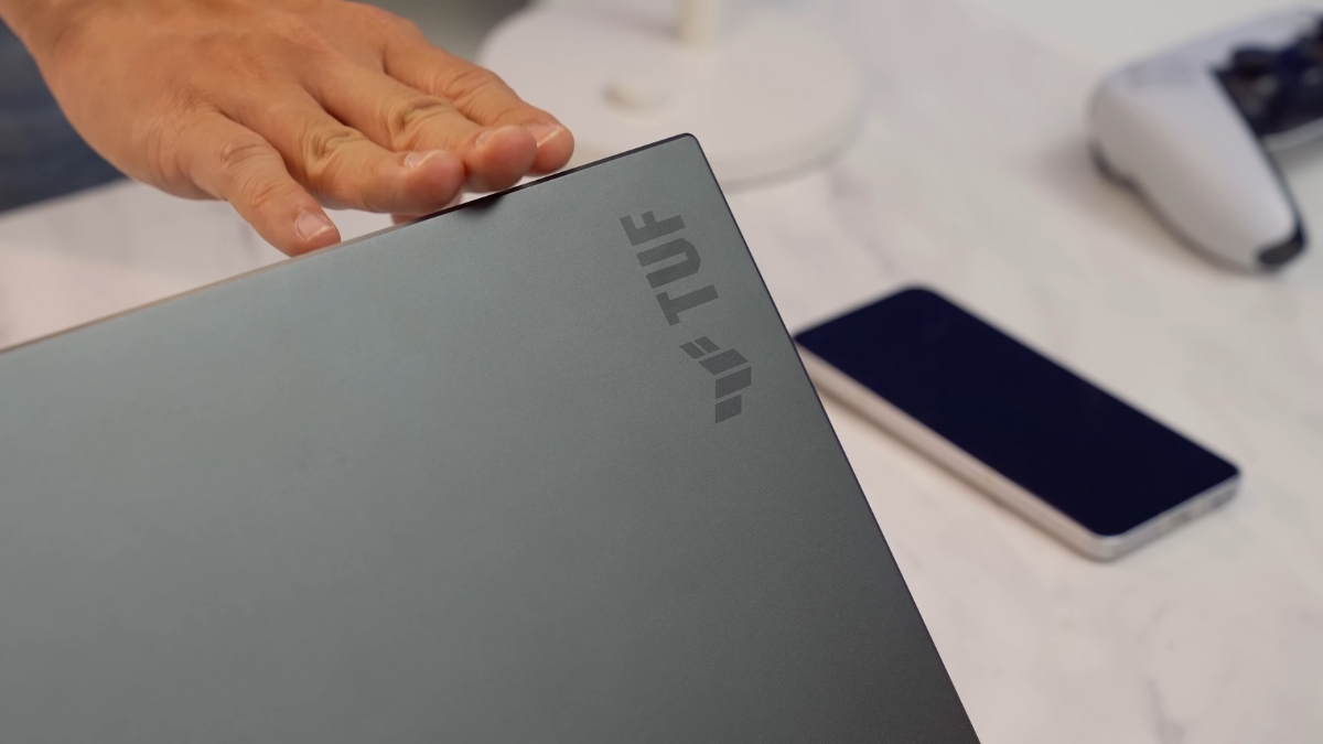Laptop ASUS TUF Gaming A14 FA401WV-RG062WS với AMD Ryzen AI 9 HX370, GPU NVIDIA GeForce RTX 4060, RAM 16GB và SSD 1TB, thiết kế mỏng nhẹ, mạnh mẽ cho gaming và làm đồ họa 3D