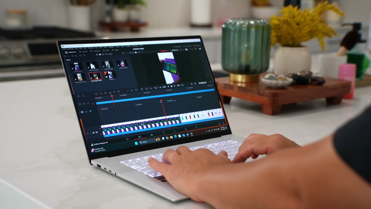 Laptop AI ASUS với vi xử lý thế hệ mới tích hợp nhân AI, tối ưu điện năng, sử dụng cả ngày mà không lo hết pin