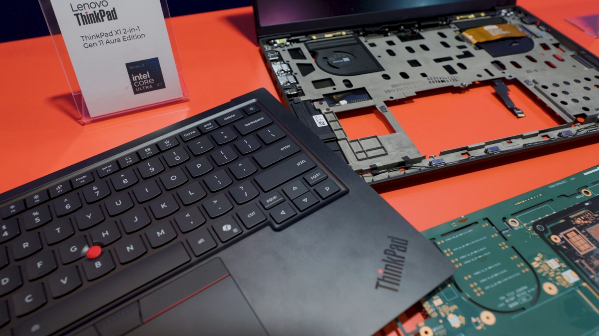 Lenovo mang những laptop độc lạ nào đến CES 2026 ThinkPad X1 Carbon Gen 14 Aura Edition Space Frame