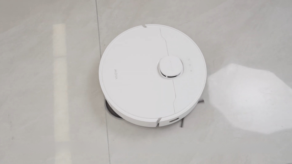 Robot hút bụi lau sàn Mova E30 Ultra tích hợp công nghệ điều hướng Smart Pathfinder™, cảm biến tránh vật cản 3DAdapt™, hỗ trợ lưu trữ nhiều bản đồ, chế độ lau dành cho khu vực thú cưng, cùng các tiện ích Clean Genius™ 2.0, có thể điều khiển qua ứng dụng Mi Home hoặc DreameHome và bằng giọng nói.