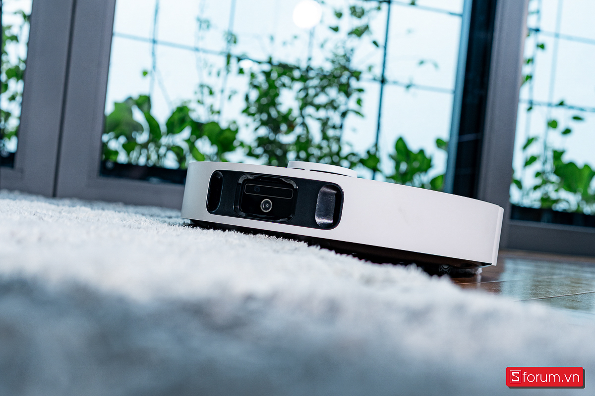 Nhiều mẫu robot hút bụi lau nhà như Dreame D20 Ultra, Ecovacs N30 Pro Omni, Mova E30 Ultra, Roborock Q10 PF và Xiaomi Vacuum X20 giúp làm sạch sàn nhà mặt đường đầy bụi mịn, kết hợp hút và lau, tự động quay về đế sạc và kết nối ứng dụng thông minh, phù hợp với nhu cầu và ngân sách của gia đình hiện đại.