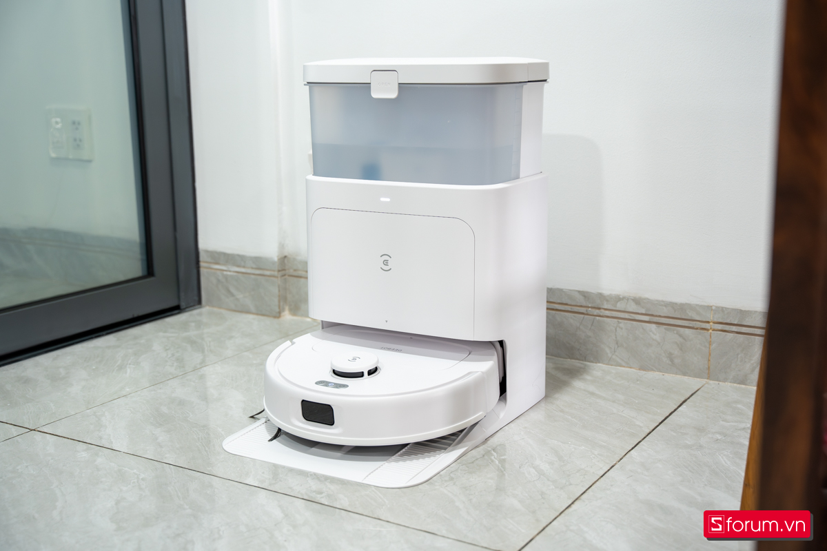 Robot hút bụi lau nhà Ecovacs Deebot N30 Pro Omni với lực hút 10,000Pa, công nghệ lau xoay OZMO Turbo 2.0, khả năng giặt nước nóng 75°C, sấy khô 45°C và tấm đáy tự động vệ sinh trong 150 ngày, giúp làm sạch bụi, tóc, lông thú và vết bẩn cứng đầu hiệu quả.