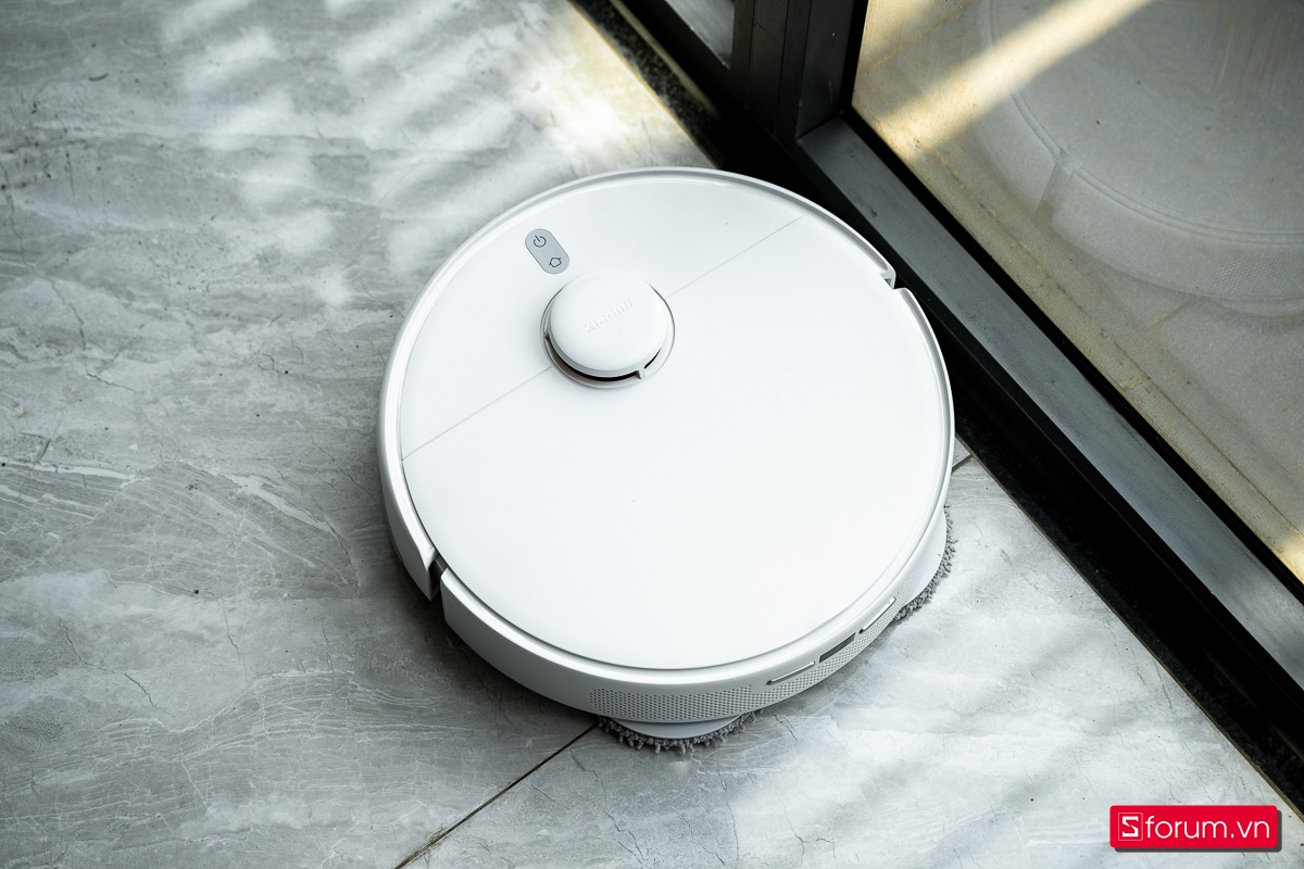 Robot hút bụi lau nhà Xiaomi Vacuum X20 với lực hút 5,000 Pa, hộp bụi 430ml và bình nước sạch 4 lít, hỗ trợ nhiều chế độ làm việc.