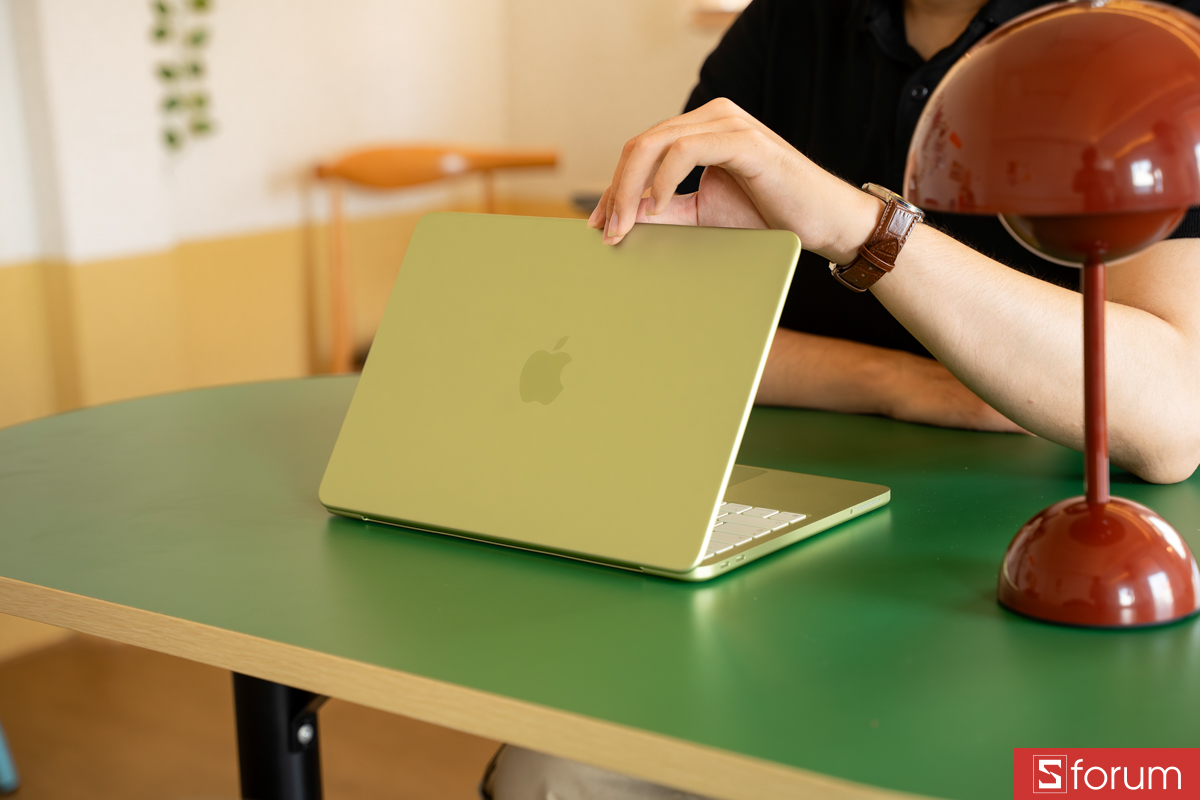So sánh Surface Laptop 13 và MacBook Neo về độ mỏng thiết kế và tính di động