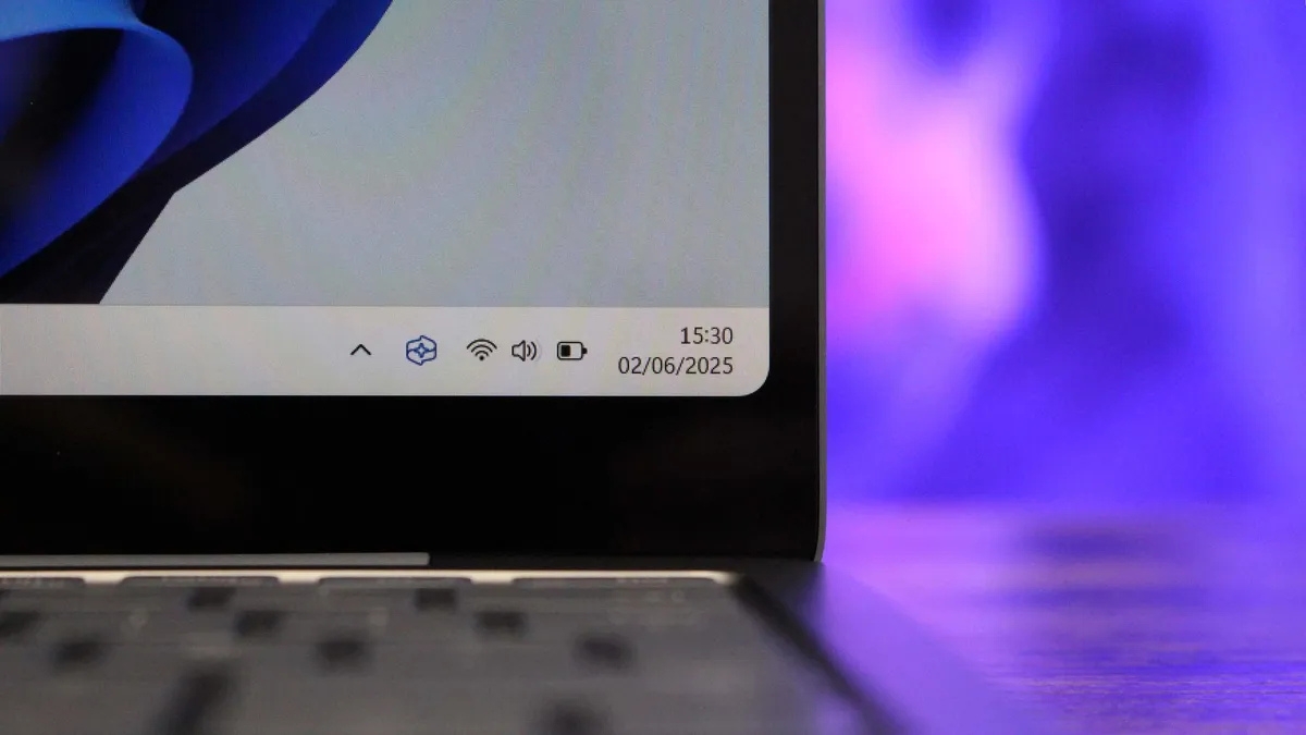 So sánh Surface Laptop 13 và MacBook Neo về hiệu năng đa nhân và khả năng đa nhiệm