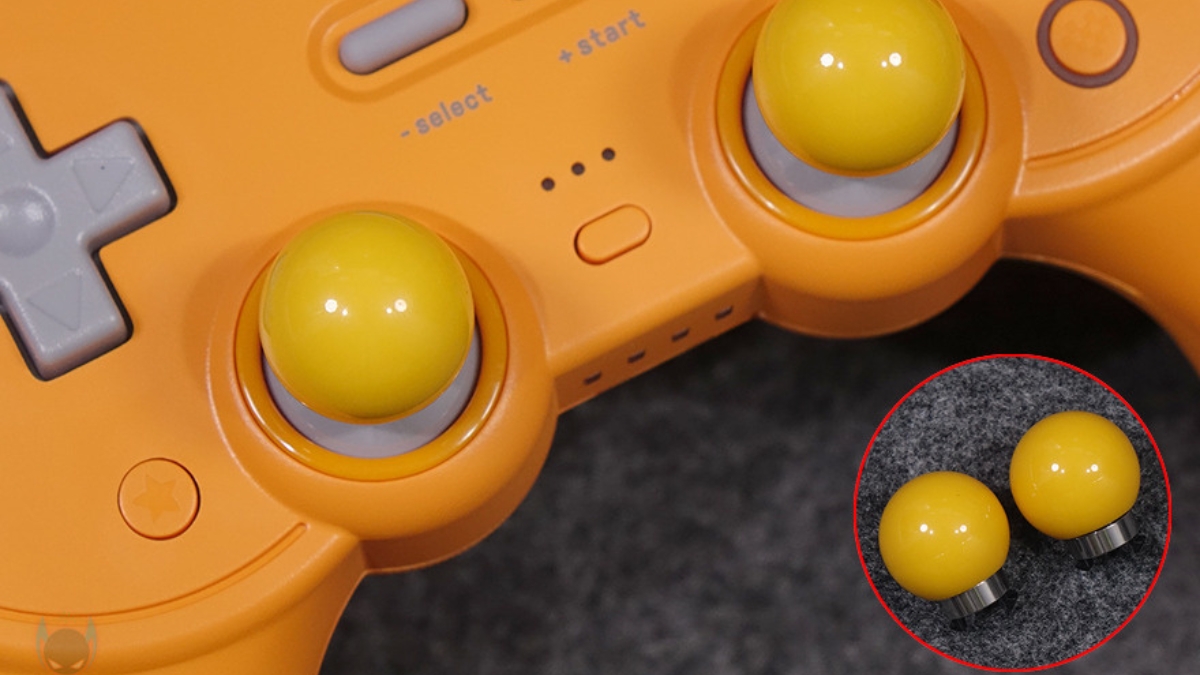 Trên tay 8BitDo Pro 3, joystick L3/R3 có thể tháo rời và thay bằng Ball-top joystick caps.