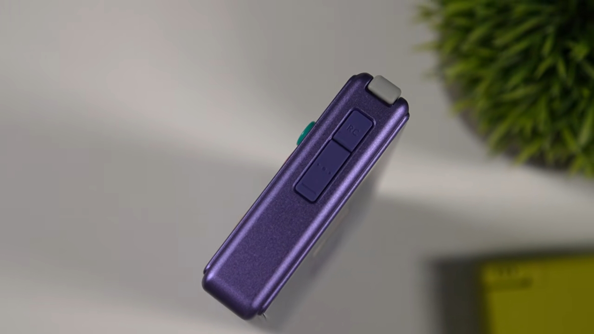 Trên tay AYANEO Pocket Micro 2 với nút lập trình RC ở cạnh bên