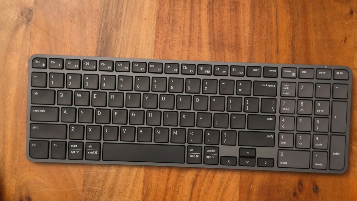 Trên tay Dell Pro 7 KB746 mẫu bàn phím không dây mỏng nhẹ màu xám than lịch lãm