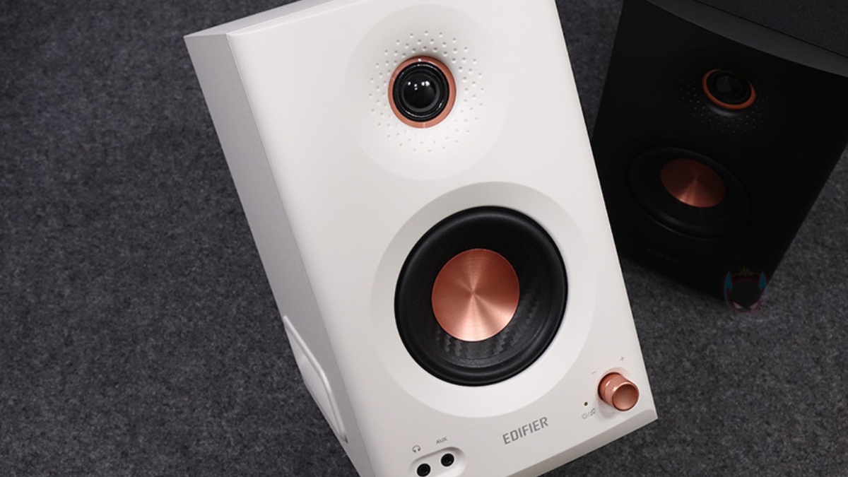 Trên tay Edifier MR5 với bố trí tweeter 1 inch và driver 3.75 inch ở mặt trước