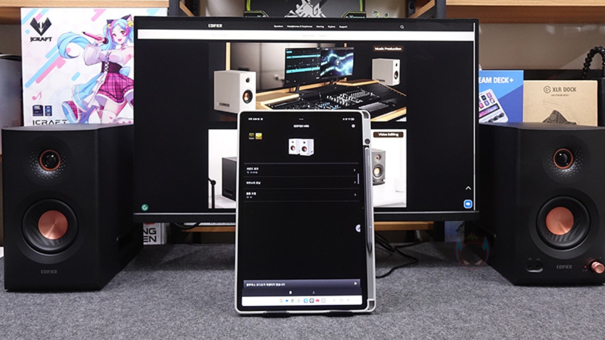 rên tay Edifier MR5 với thiết kế woofer hướng xuống tăng cường dải trầm