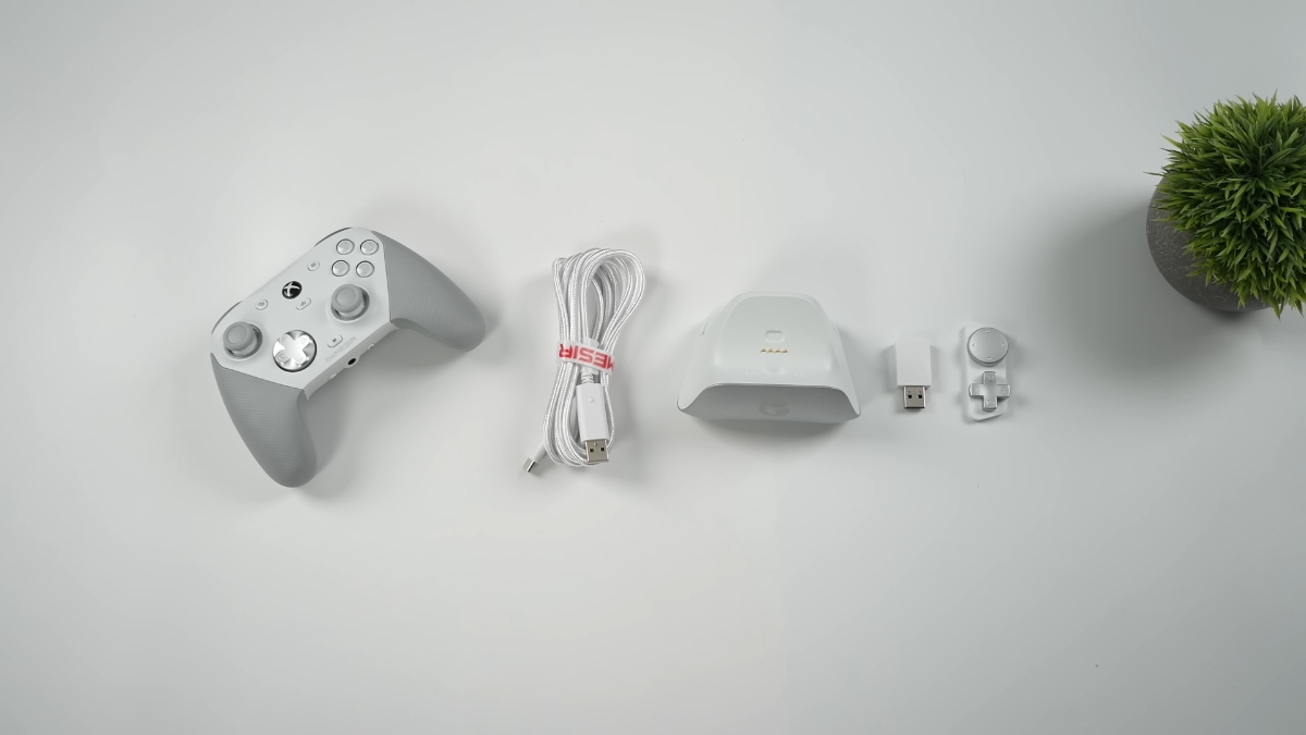 Trên tay GameSir G7 Pro với dock sạc và phụ kiện đi kèm