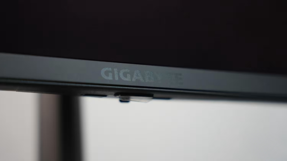 Trên tay GIGABYTE MO27Q2A với tấm nền QD-OLED 27 inch 2K và tần số quét 280Hz