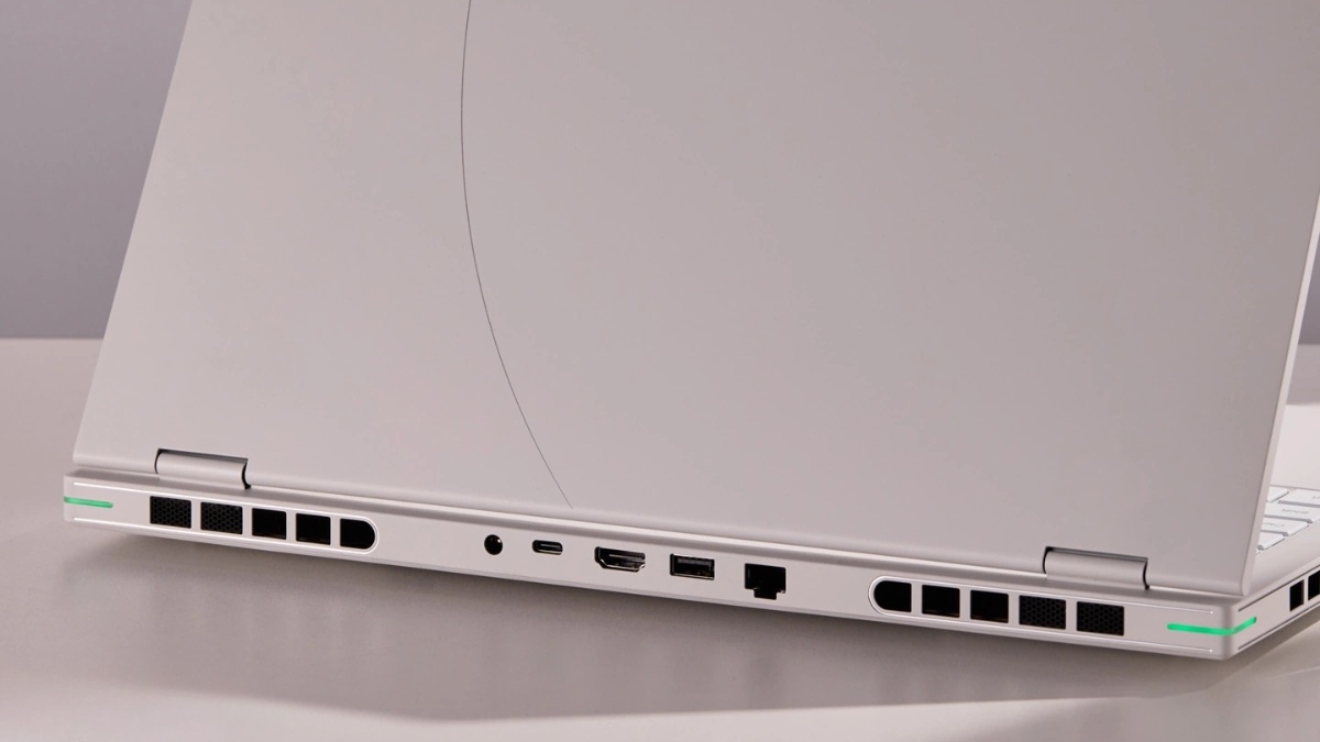 Trên tay iGame M16 Origo với hệ thống cổng kết nối được bố trí ở cạnh sau