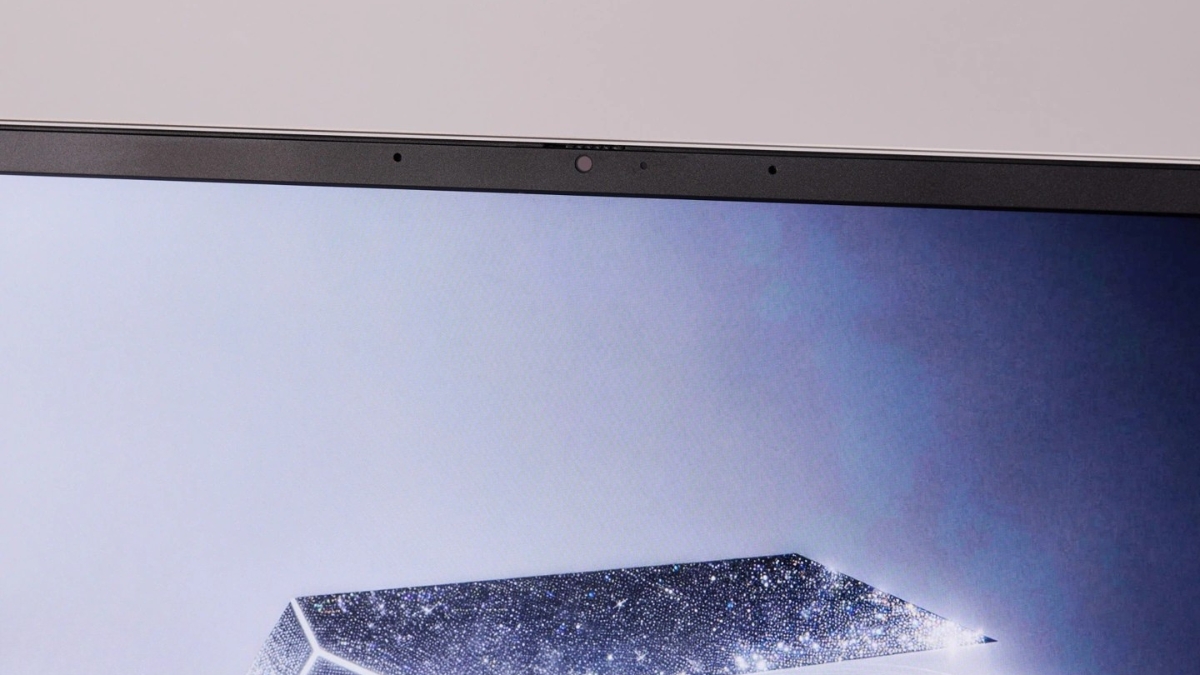 Trên tay iGame M16 Origo với webcam tích hợp màn trập vật lý bảo vệ quyền riêng tư