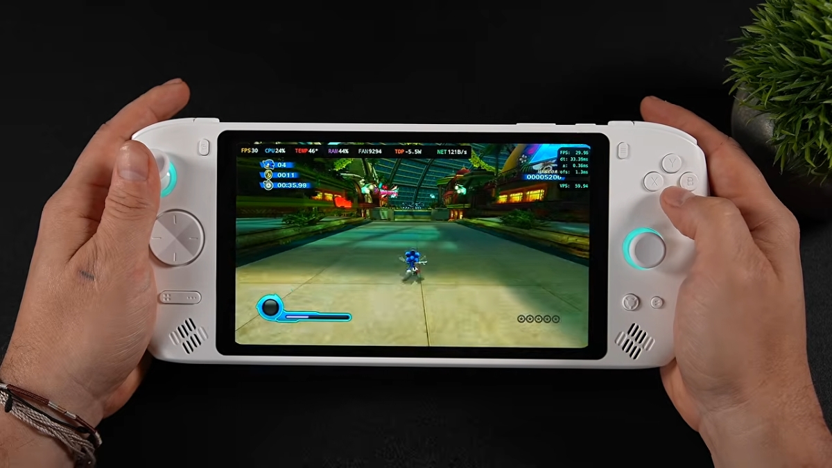 Trên tay Lenovo C700 chơi mượt tựa game Sonic Colors của hệ máy Wii.