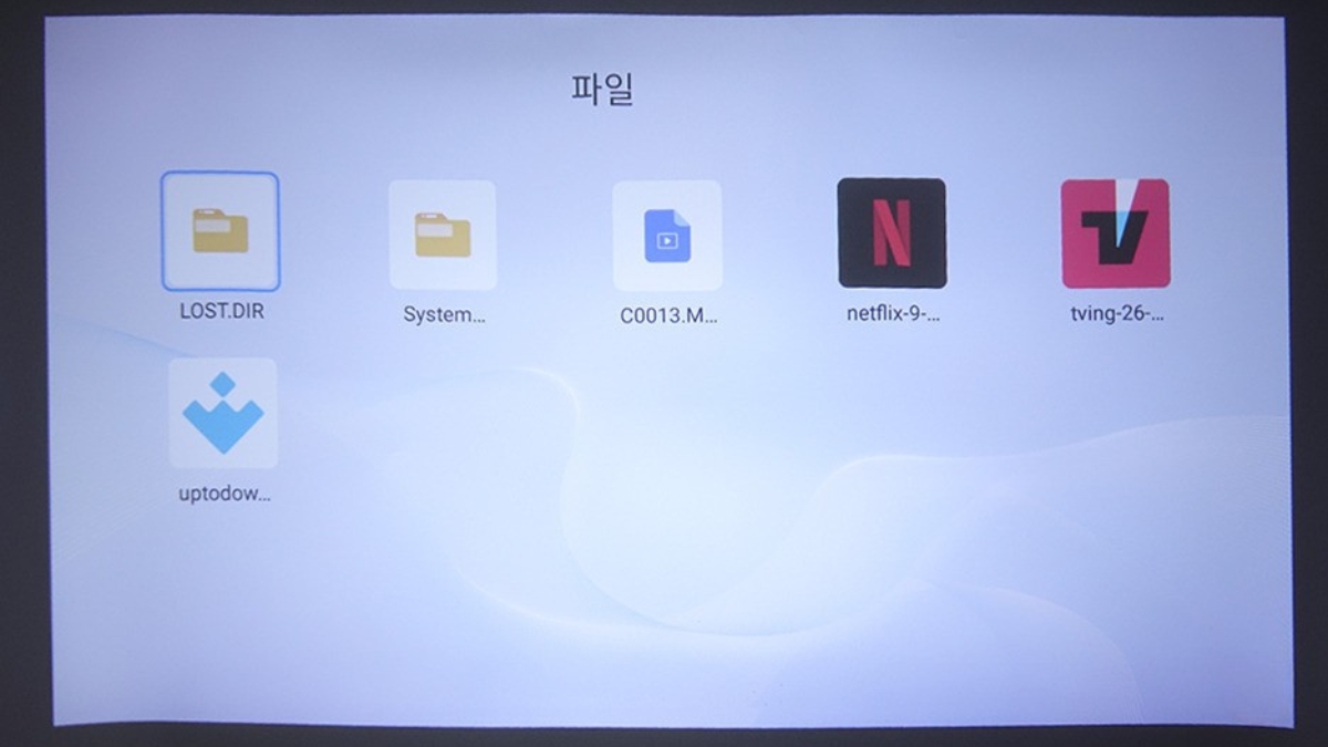Trên tay Lenovo Xiaoxin 100S với giao diện chính mang phong cách tương tự Android TV