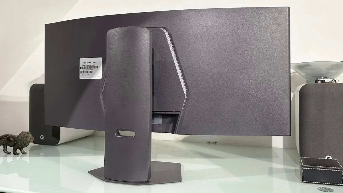 Trên tay LG UltraGear Evo GX9 39GX950B với thiết kế mặt lưng